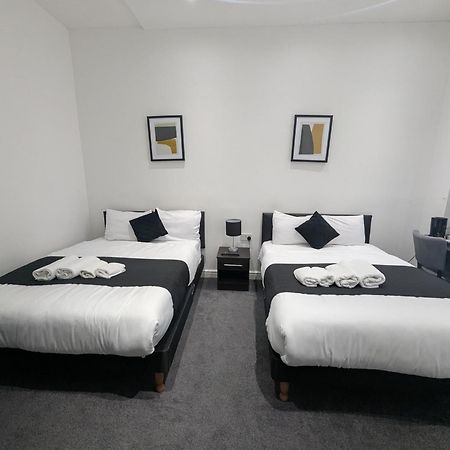 Oyo Firs Lodge London Heathrow Hounslow Bagian luar foto