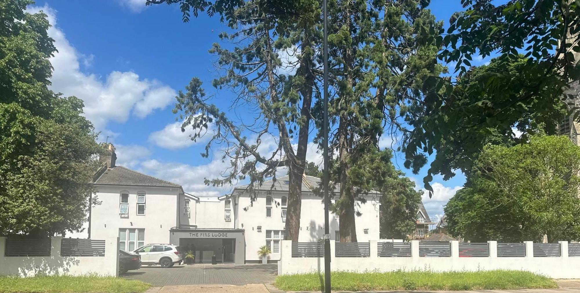 Oyo Firs Lodge London Heathrow Hounslow Bagian luar foto