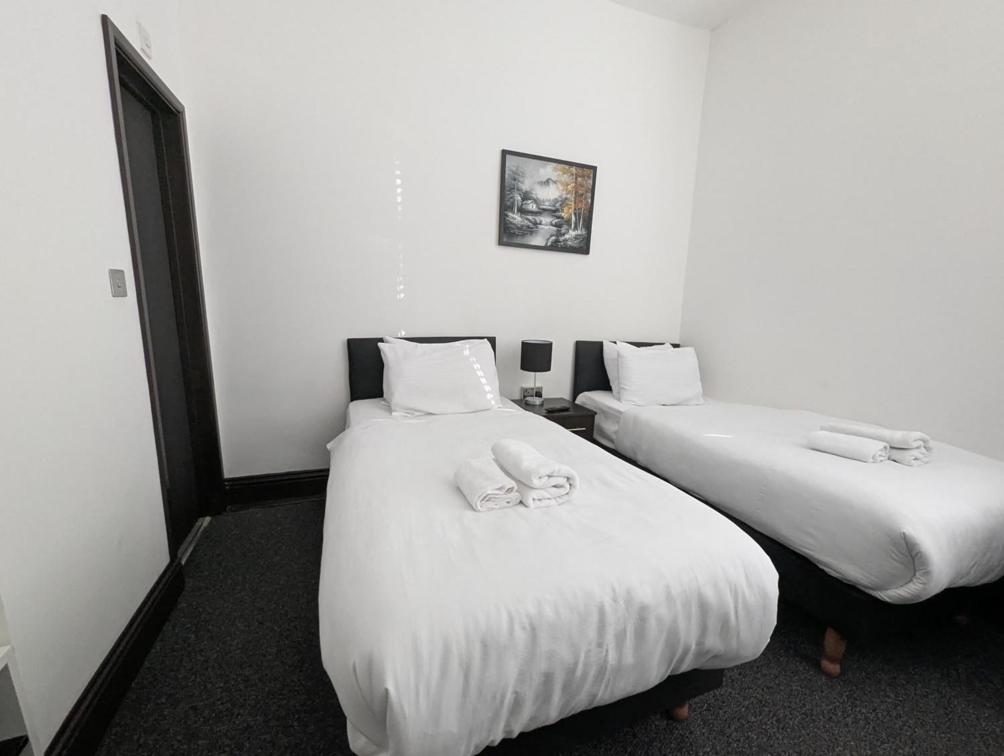 Oyo Firs Lodge London Heathrow Hounslow Bagian luar foto