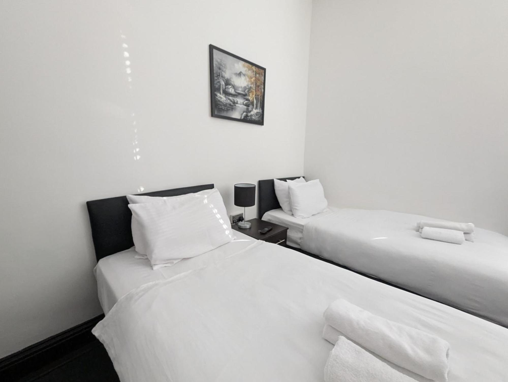 Oyo Firs Lodge London Heathrow Hounslow Bagian luar foto