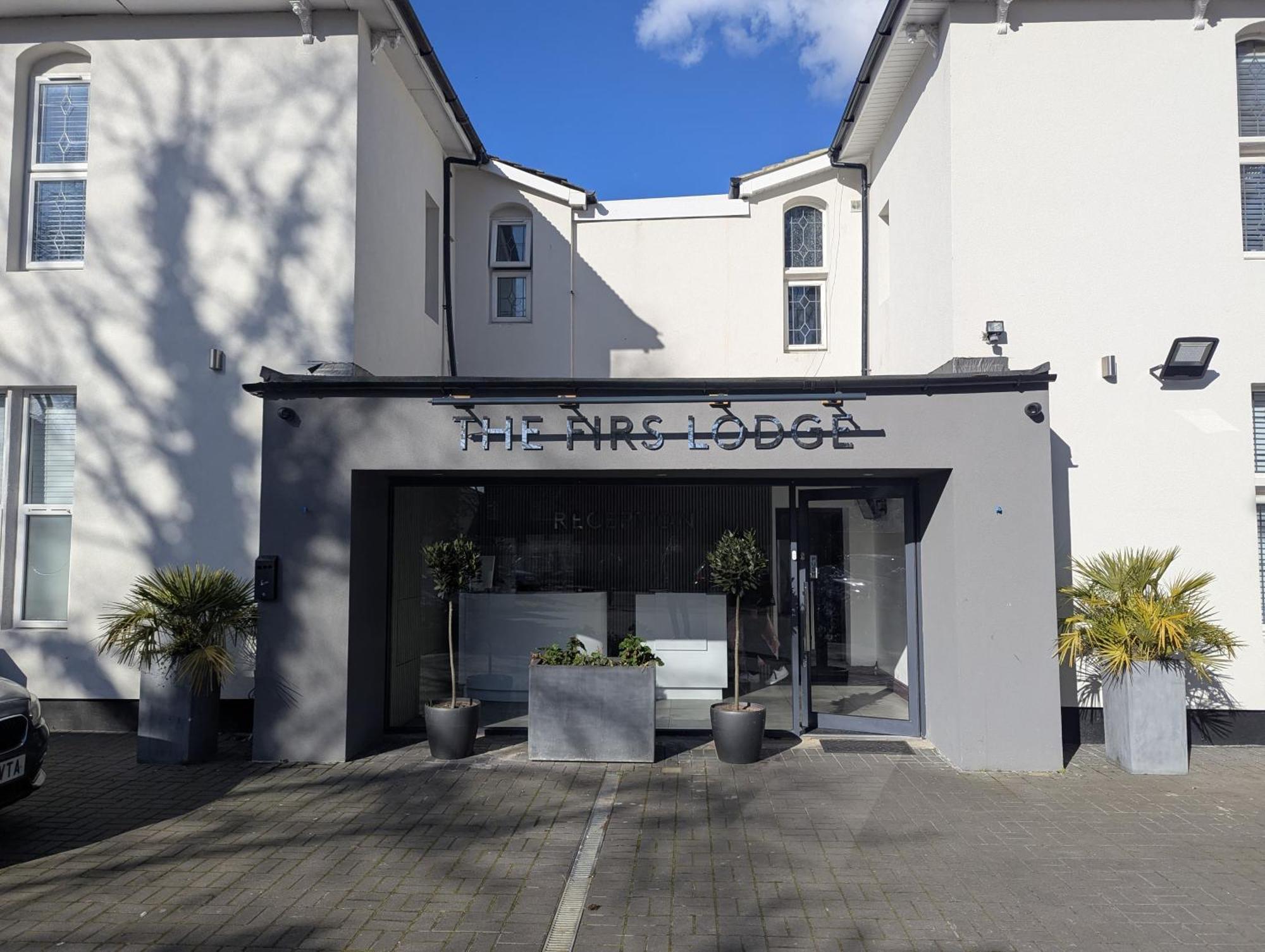 Oyo Firs Lodge London Heathrow Hounslow Bagian luar foto