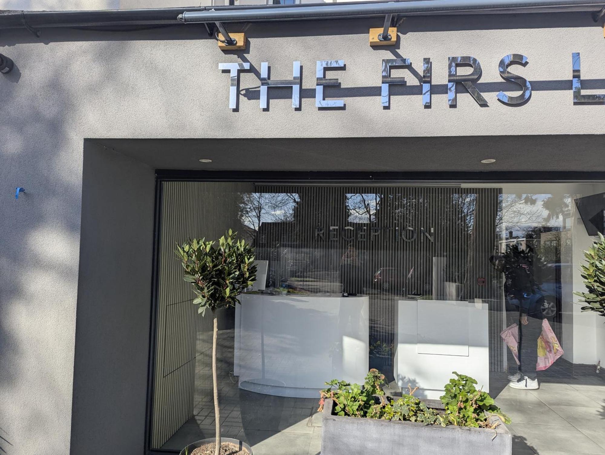 Oyo Firs Lodge London Heathrow Hounslow Bagian luar foto