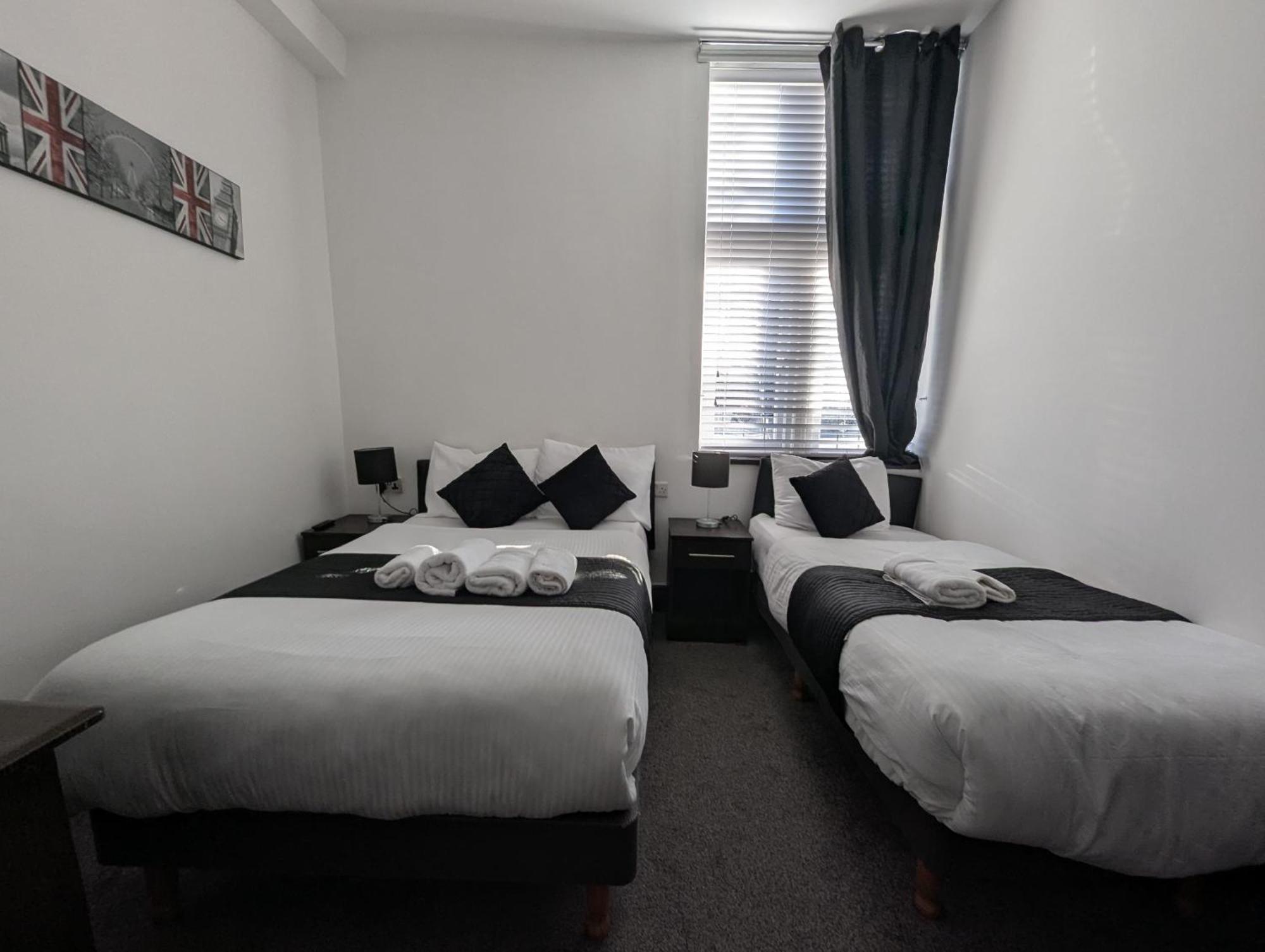 Oyo Firs Lodge London Heathrow Hounslow Bagian luar foto