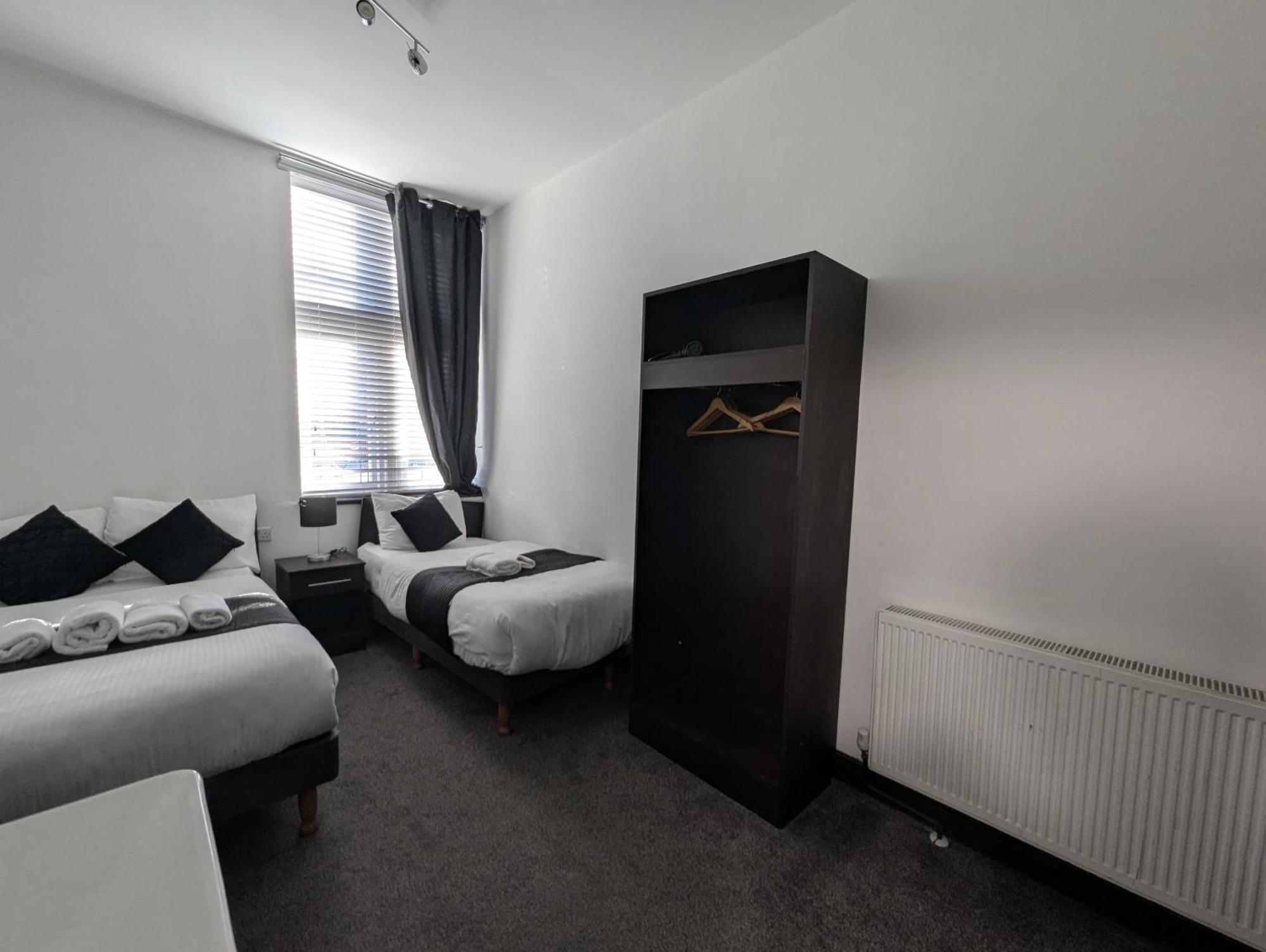 Oyo Firs Lodge London Heathrow Hounslow Bagian luar foto