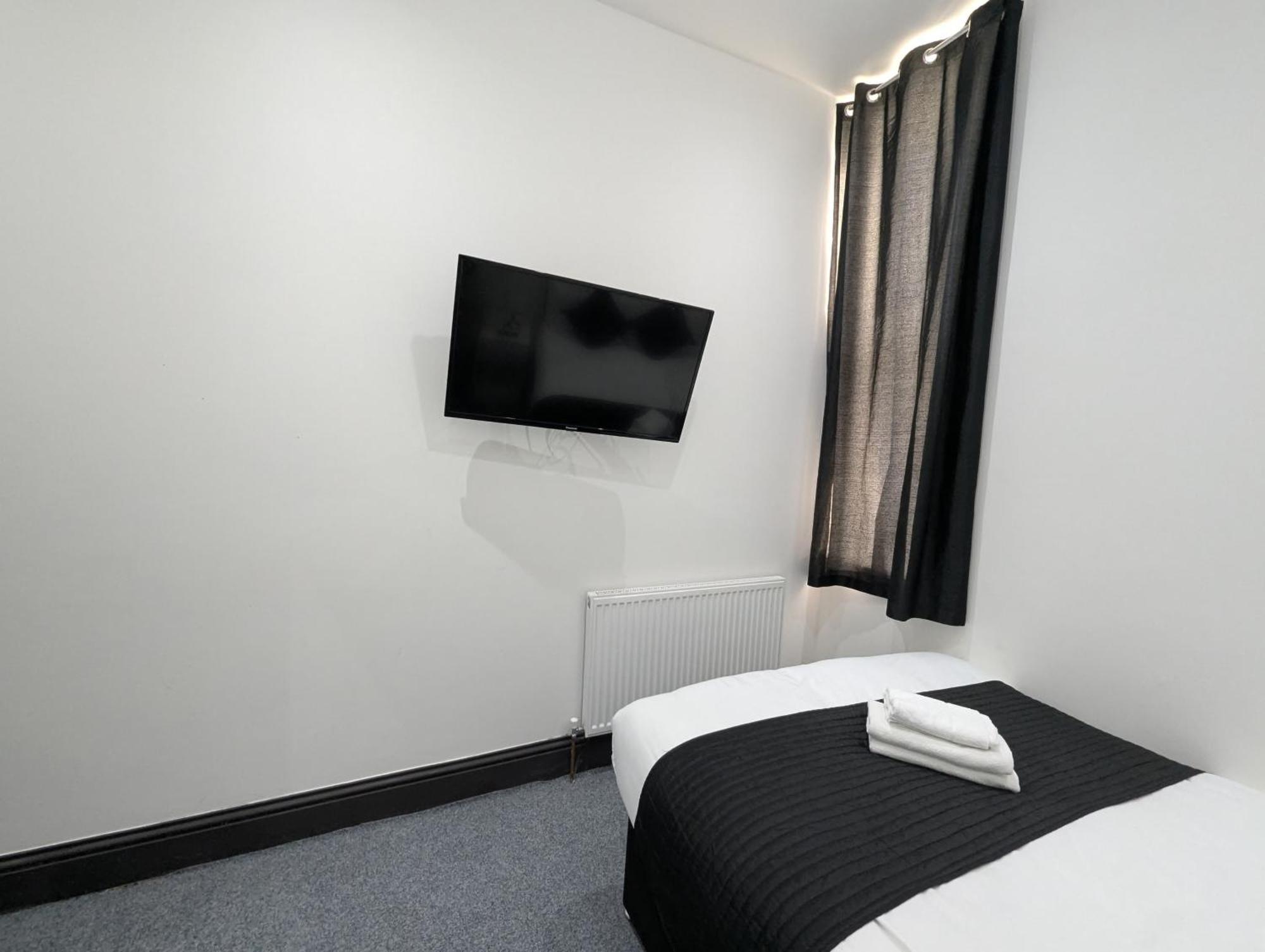 Oyo Firs Lodge London Heathrow Hounslow Bagian luar foto