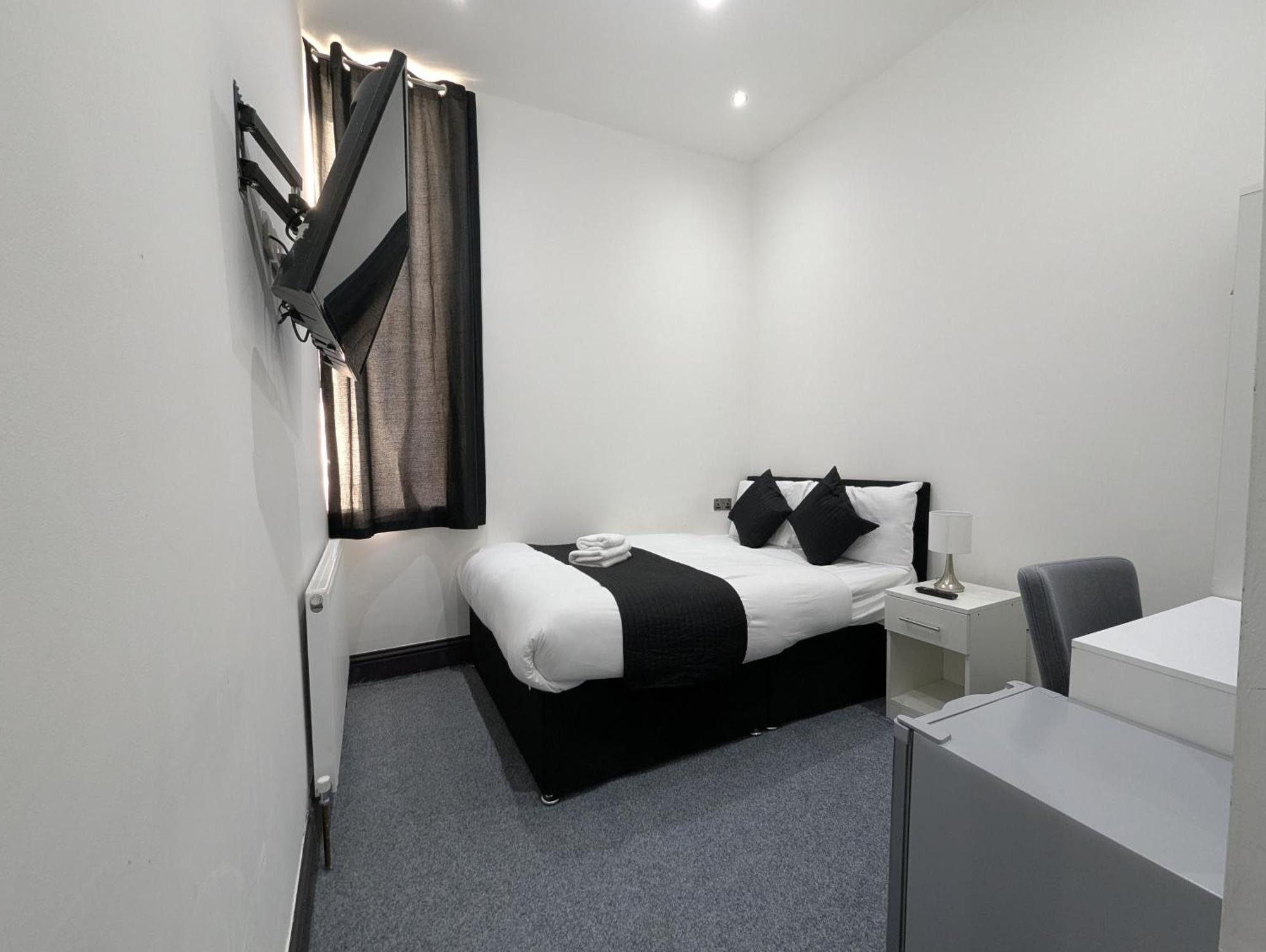 Oyo Firs Lodge London Heathrow Hounslow Bagian luar foto