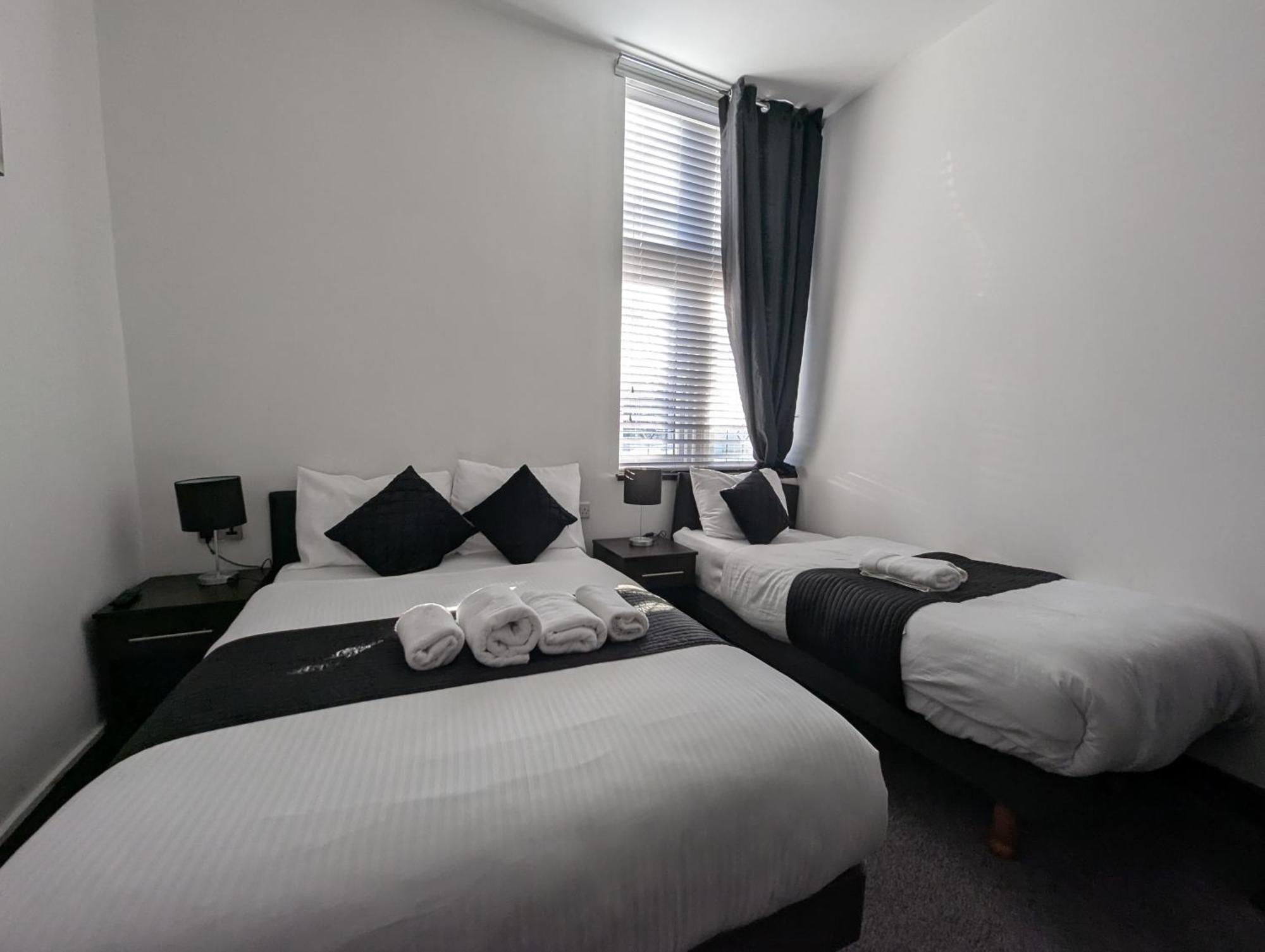 Oyo Firs Lodge London Heathrow Hounslow Bagian luar foto
