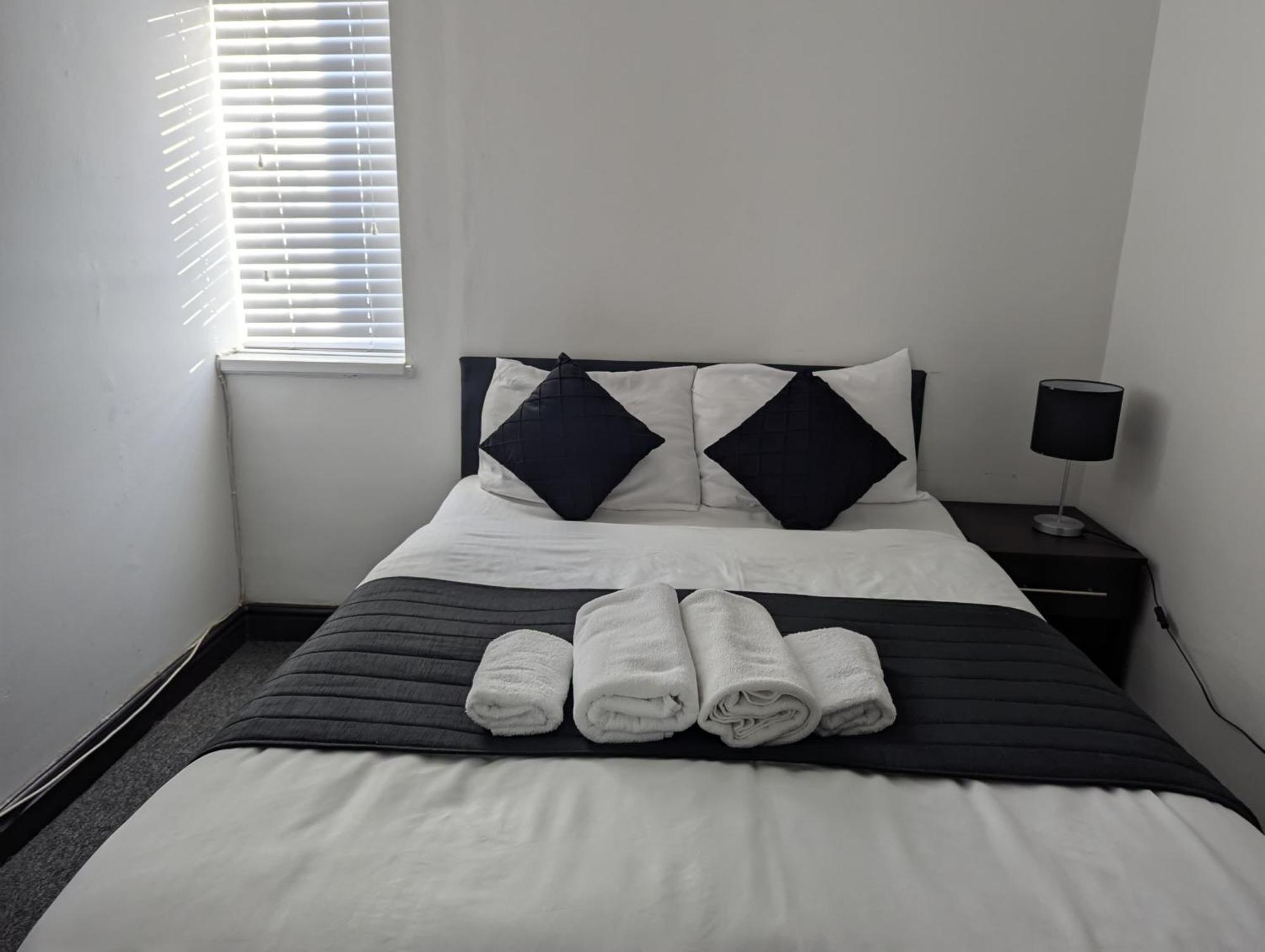 Oyo Firs Lodge London Heathrow Hounslow Bagian luar foto