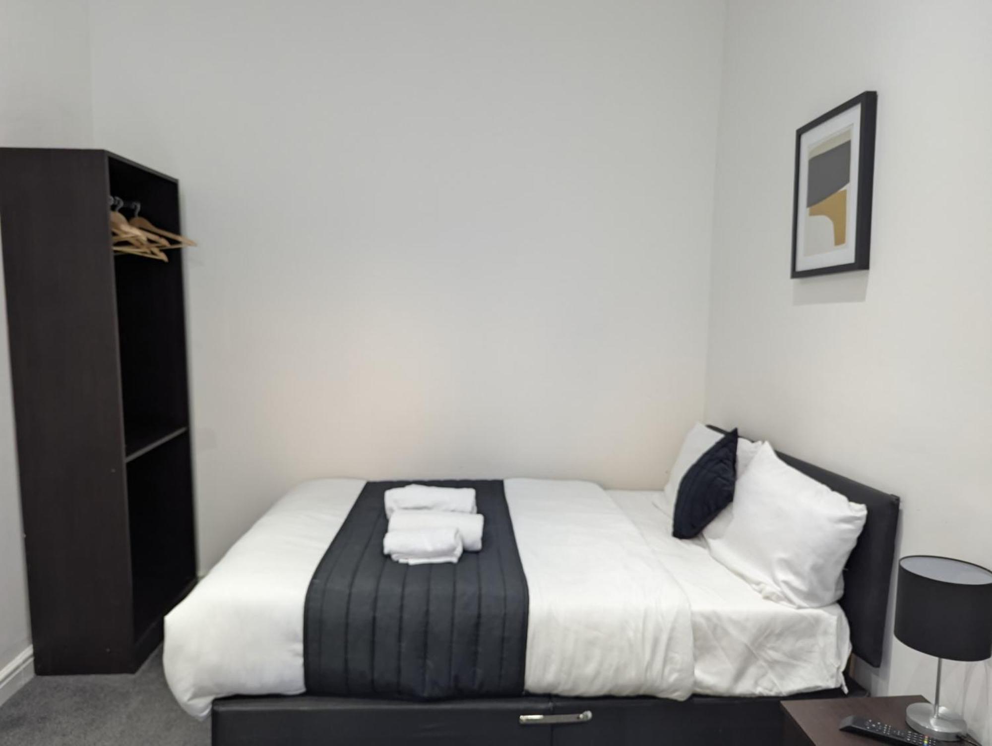 Oyo Firs Lodge London Heathrow Hounslow Bagian luar foto
