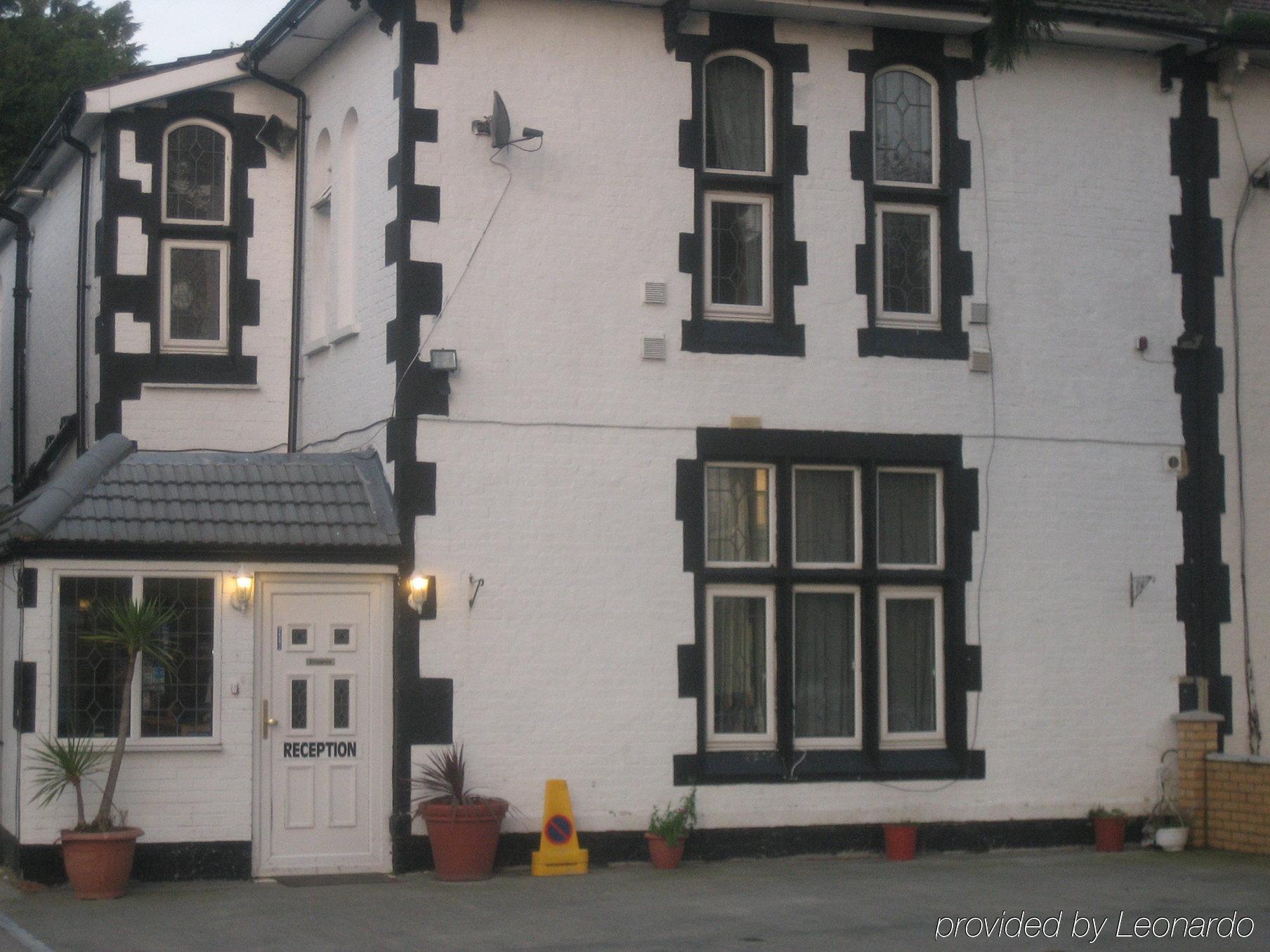 Oyo Firs Lodge London Heathrow Hounslow Bagian luar foto