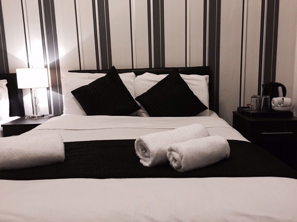 Oyo Firs Lodge London Heathrow Hounslow Bagian luar foto