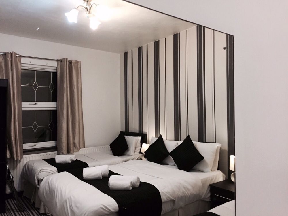 Oyo Firs Lodge London Heathrow Hounslow Bagian luar foto