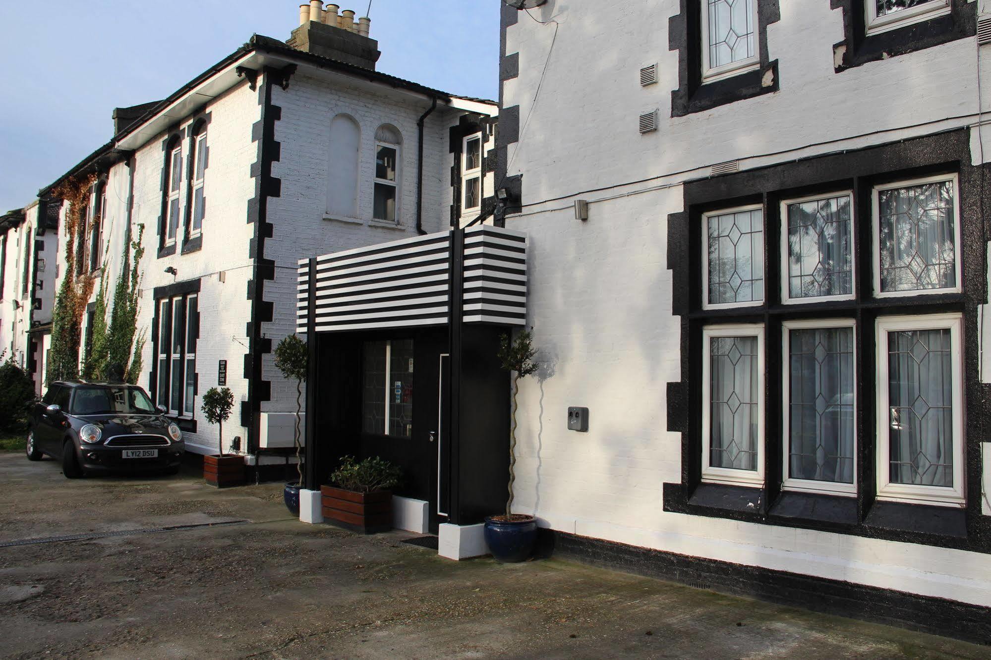 Oyo Firs Lodge London Heathrow Hounslow Bagian luar foto